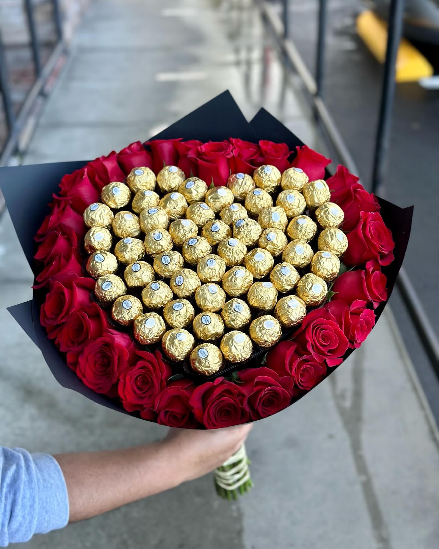 25 Rosas Premium + 55 Ferrero Roche