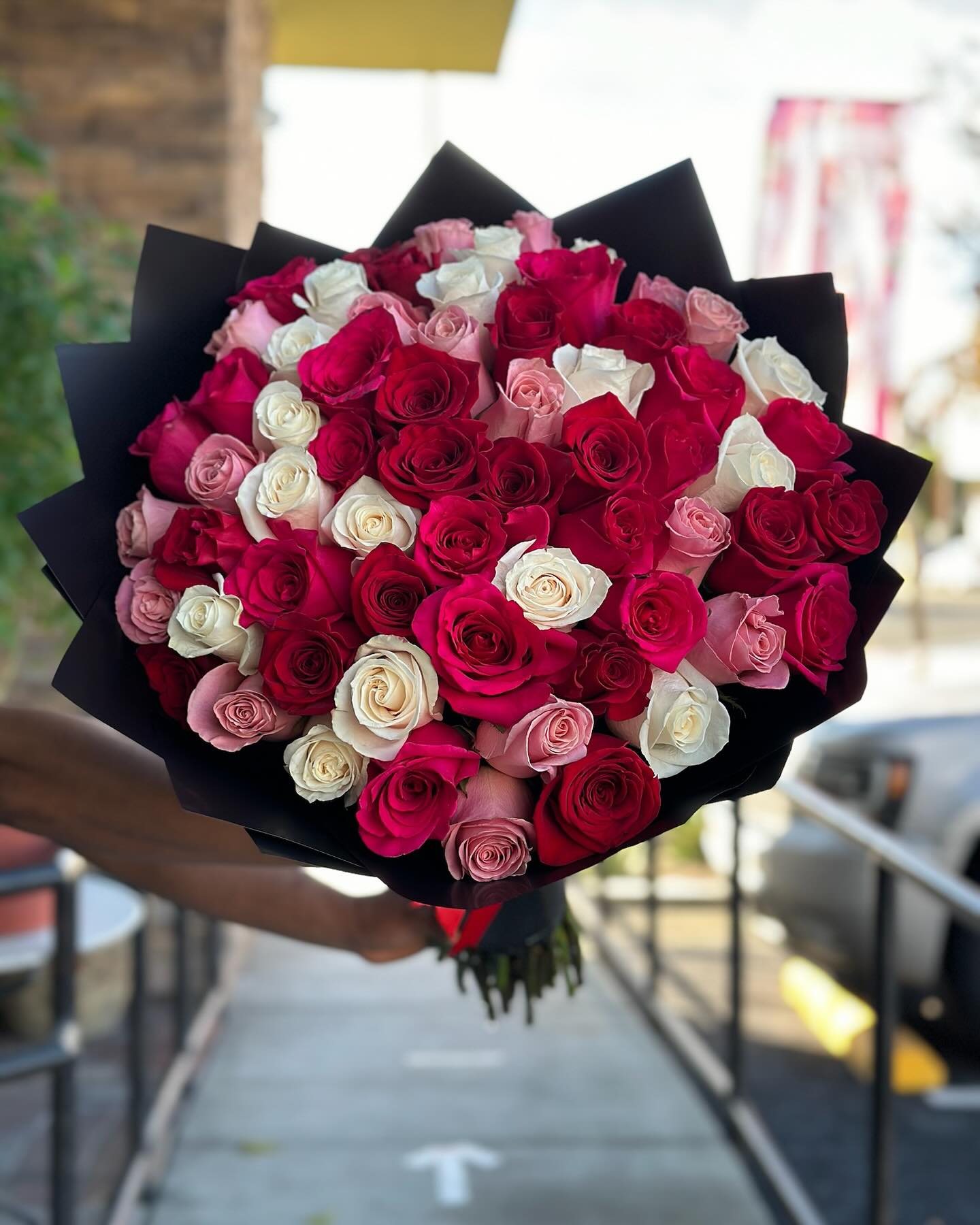 50 rosas premium (rojas, rosas y blancas)