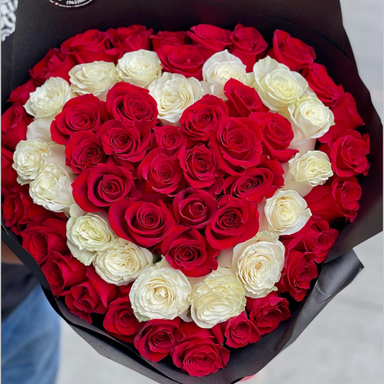60 rosas premium en forma de corazón (rojas y blancas)